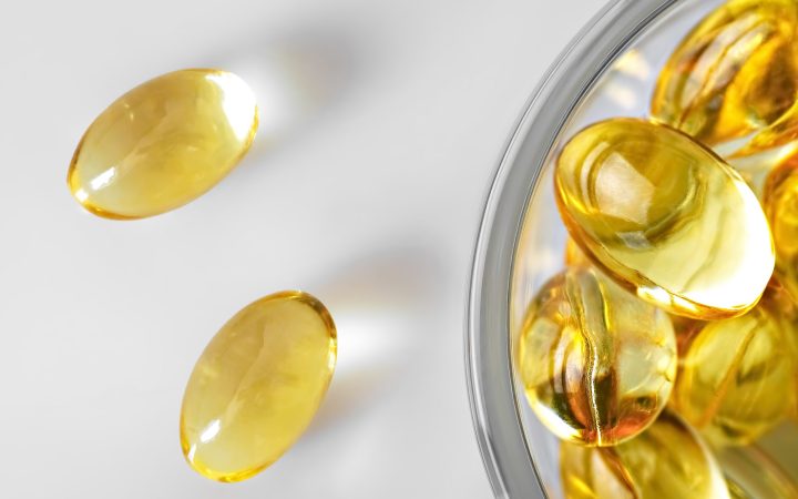fish-oil-capsules-glass-bowl