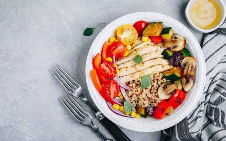 healthy-dinner-buddha-bowl-lunch-with-chicken-M6A3ZG2-e1563568578942