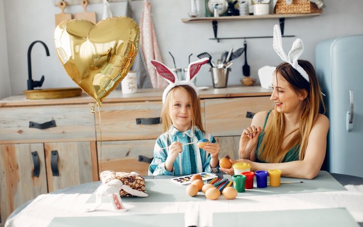 mother-with-little-daughter-in-a-kitchen-TBJWRQE